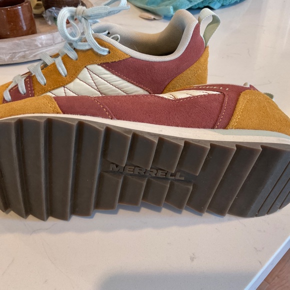 Merrell Performance Maroon/Gold-Mustard Tennis shoe Size 10 - Picture 2 of 4